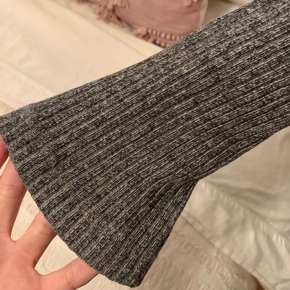 Bell Sleeve Turtle Neck - Picture 4 of 4